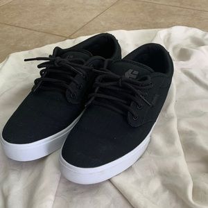 Men’s Etnies size 8